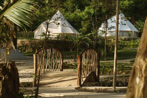 Zahrada ubytování Parada Beach Camp