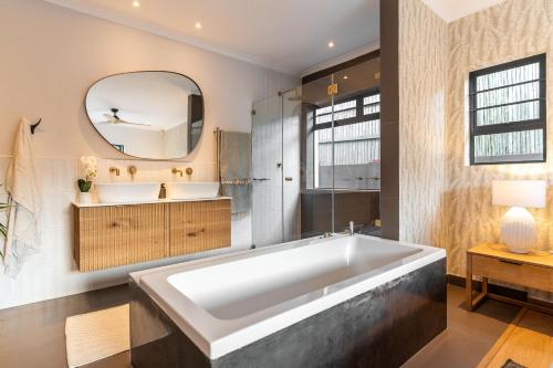 Voodi või voodid majutusasutuse Boutique Coastal Retreat toas