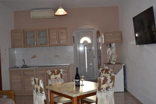 TV a/nebo společenská místnost v ubytování Xenios Zeus Hotel