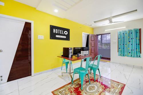 Μια τηλεόραση ή/και κέντρο ψυχαγωγίας στο Hotel O Amaravathi Road Annapurna Nagar