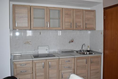 Kuchyň nebo kuchyňský kout v ubytování Xenios Zeus Hotel