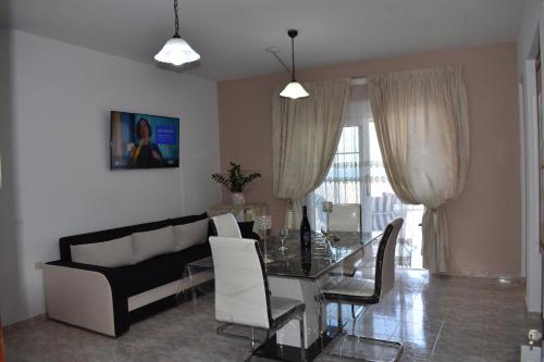 TV a/nebo společenská místnost v ubytování Xenios Zeus Hotel