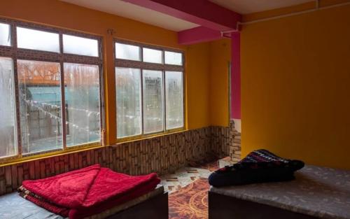 Ένα ή περισσότερα κρεβάτια σε δωμάτιο στο DP Homestaayz By StayApart