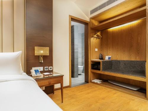 Cama o camas de una habitación en Sarovar Premiere Srinagar