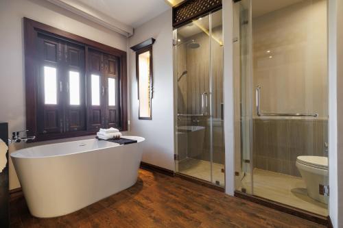 Ένα μπάνιο στο Akira Thaphae Hotel
