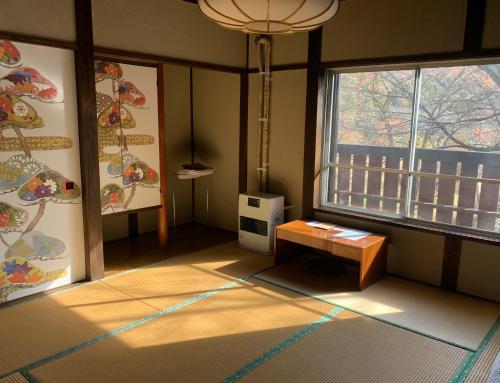 a corner of a room with a window and a table at Tanigawa Valley Lodge & Coffee Roastery in Minakami