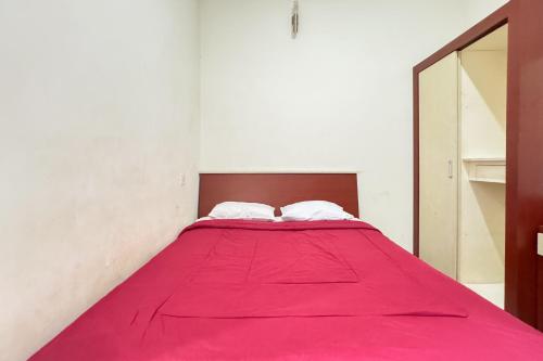 Postel nebo postele na pokoji v ubytování Hotel Gondang RedPartner