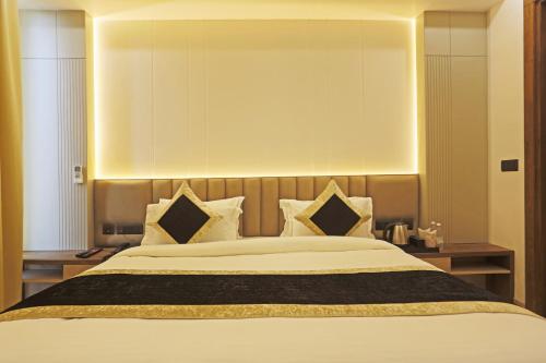 Ένα ή περισσότερα κρεβάτια σε δωμάτιο στο Hotel Mehul International -Near New Delhi Railway Station, Paharganj & Connaught Place