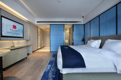 Echarm Hotel Guilin Gaoxin Wanda Li River Storeにあるベッド