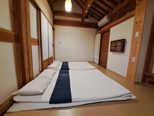 Soseoljae Guesthouse Gyeongjuにあるベッド