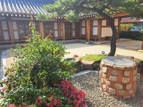 Soseoljae Guesthouse Gyeongjuにある庭