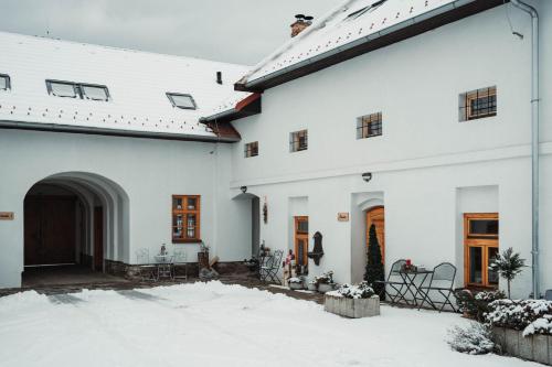 ČÁKYHO KÚRIA - apartmán pre 5 osôb s krbom a saunami v zimě