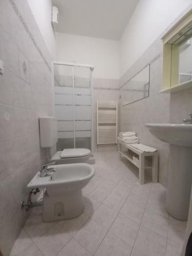 Et badeværelse på casa vacanze medicina 3