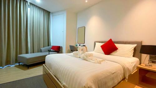 Postel nebo postele na pokoji v ubytování Edge Central # UTrip