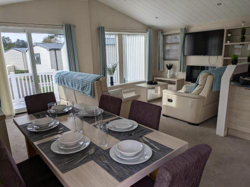 Χώρος καθιστικού στο Lytchett Bay View- Rockley Park Poole Bournemouth