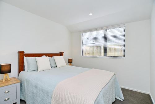 Кровать или кровати в номере Woodend Getaway Haven - Christchurch Holiday Homes