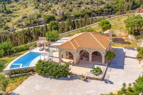 Villa Mezzo Suite by Villa Plus