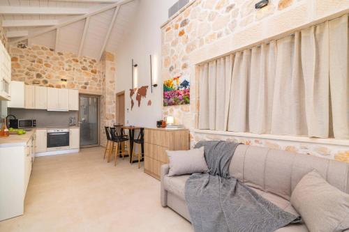 a living room with a couch and a kitchen at Villa Mezzo Suite by Villa Plus in Skinária