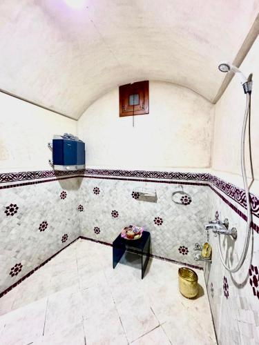 Koupelna v ubytování Medley Luxury Villa - PARKING, WIFI & PISCINE