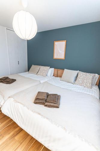 Ein Bett oder Betten in einem Zimmer der Unterkunft みらいステイKawachi