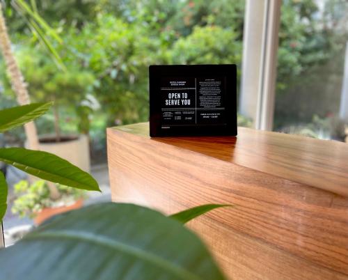 En have udenfor Hotel Carmen