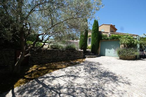 Zahrada ubytování Very pleasant vacation rental with heated pool in the Luberon