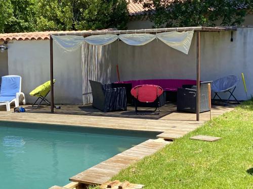 Kolam renang di atau dekat dengan Nice house with private-pool situated in the heart of the Luberon