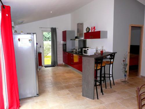 Dapur atau dapur kecil di Nice house with private-pool situated in the heart of the Luberon