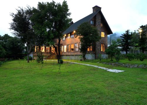 a large house with a grass yard in front of it at 大方來富莊園民宿DF Life Lodge in Yongan