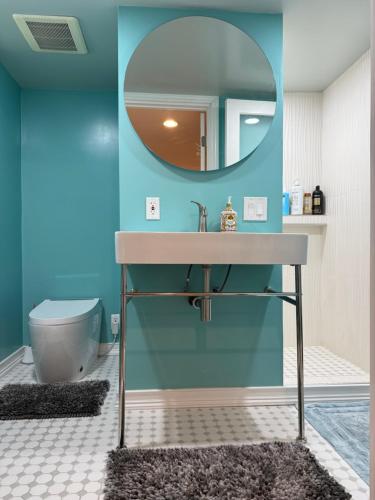 a bathroom with a sink and a mirror at Pasadena Old Town 1 in Pasadena