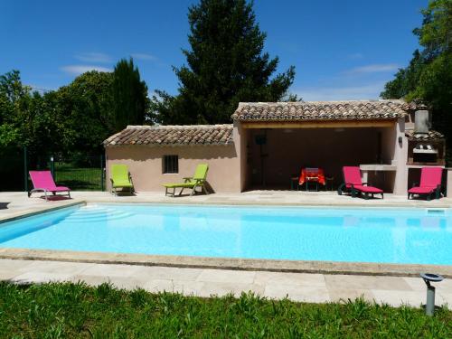 Πισίνα στο ή κοντά στο typical provencal mas with pool, a little corner of paradise with view of sainte victoire, close to aix en provence, sleeps 10.