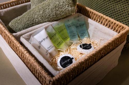 a basket filled with soap and other items on a couch at Jacques van Marken Erfgoed in Delft