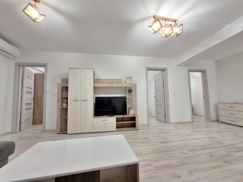 a large living room with a tv and a table at Ultracentral 4Bedroom with 2 Bathrooms Cozy Apartment in Suceava in Suceava