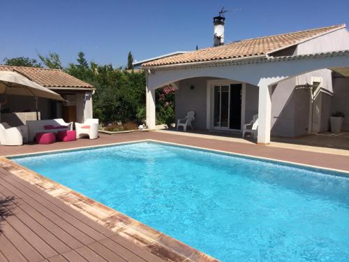 Bazén v ubytování pleasant one-level villa with private pool in the thor village, close to l'isle sur la sorgue - 6 persons nebo v jeho okolí