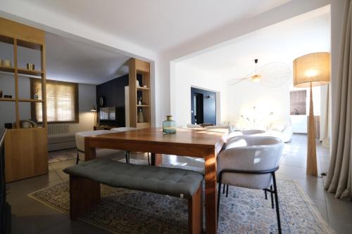 Beautiful vacation rental with private pool in the heart of the city of Avignon, sleeps 8.