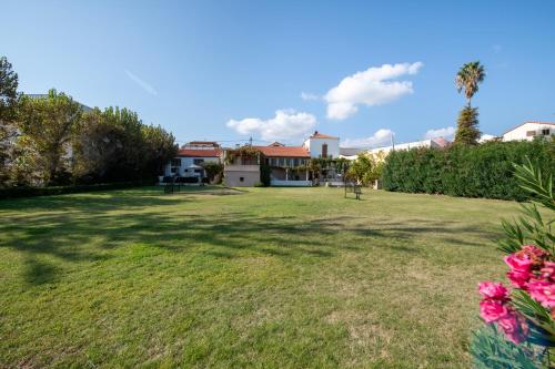 Κήπος έξω από το Ismini Apartments