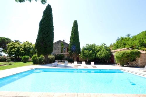 beautiful provencal mas with pool in the center of the village of maussane les alpilles – sleeps 14