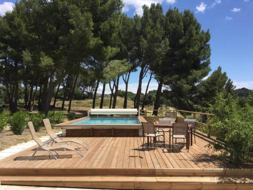 typical provencal farm in an exceptional natural site, the alpilles park - 8 people.