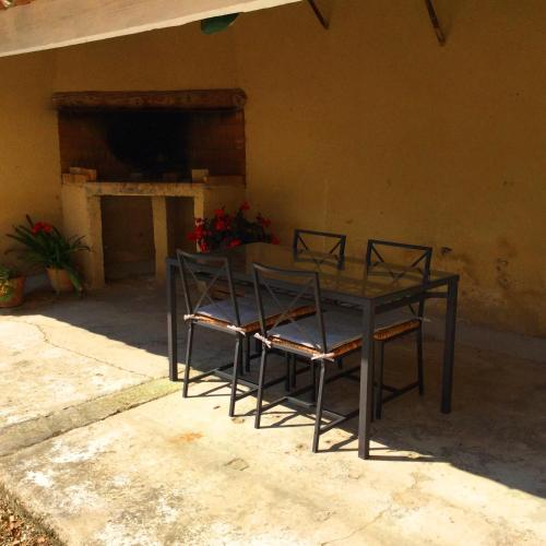 Fotografie z fotogalerie ubytování Provencal part with private pool, near Avignon, 6 sleeps. v destinaci Bédarrides