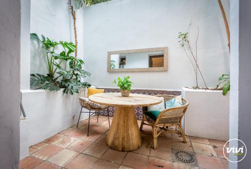 ViVi Homes - Casa Nobu Pool, Garden, Patio & Beach