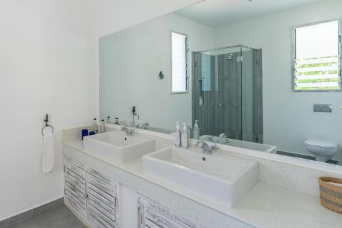Un baño de Nomad Beach Resort