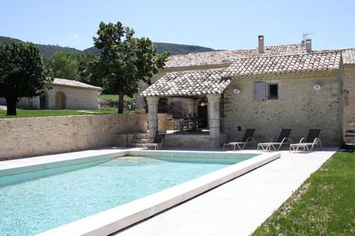Bazén v ubytování pleasant one-level villa with private pool in the thor village, close to l'isle sur la sorgue - 6 persons nebo v jeho okolí