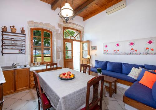 Χώρος καθιστικού στο Ismini Apartments
