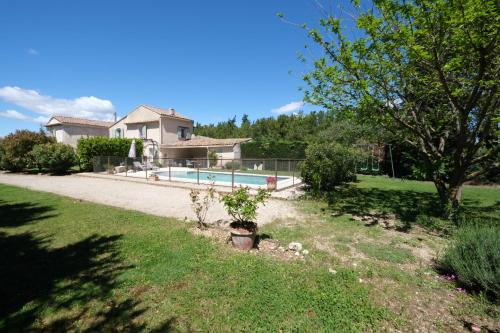 mas attached to another building with private pool 4 people in carpentras, at the foot of the ventoux in provence.