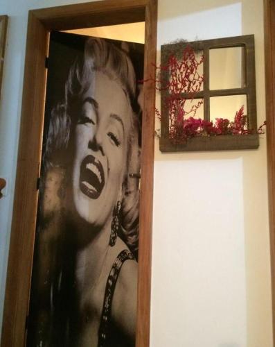 a large picture of a woman on a door at Pousada Jupter in Teresópolis