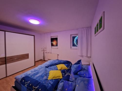 a living room with a blue couch with yellow pillows at Ferienwohnung Esther in Naila