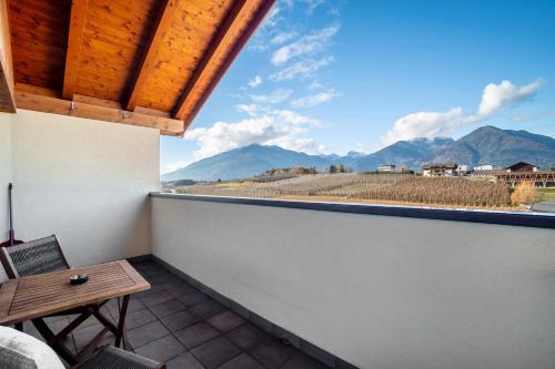 a balcony with a table and a view of mountains at Residence Linderhof in Naz-Sciaves