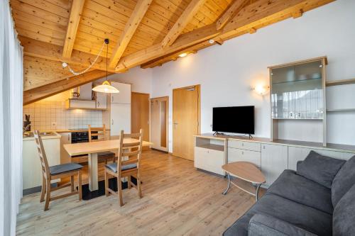 a living room and kitchen with a table and a couch at Residence Linderhof in Naz-Sciaves