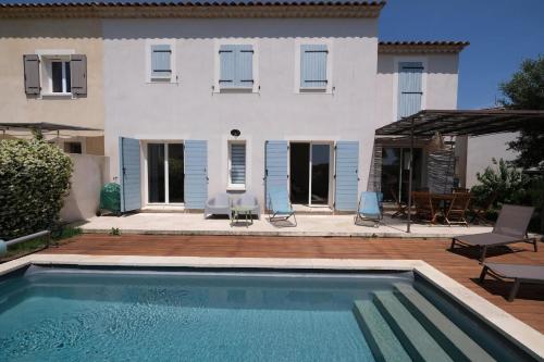 nice house with private pool - 6 persons in the center of the village of mérindol in the luberon in provence
