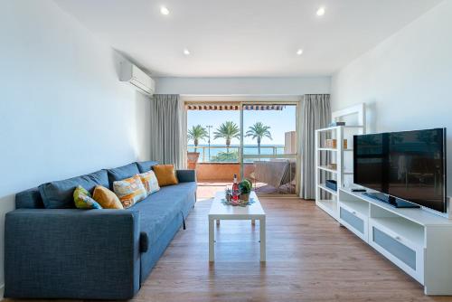 797 HOLIDAY RENTALS - Moderno piso en primera linea de playa